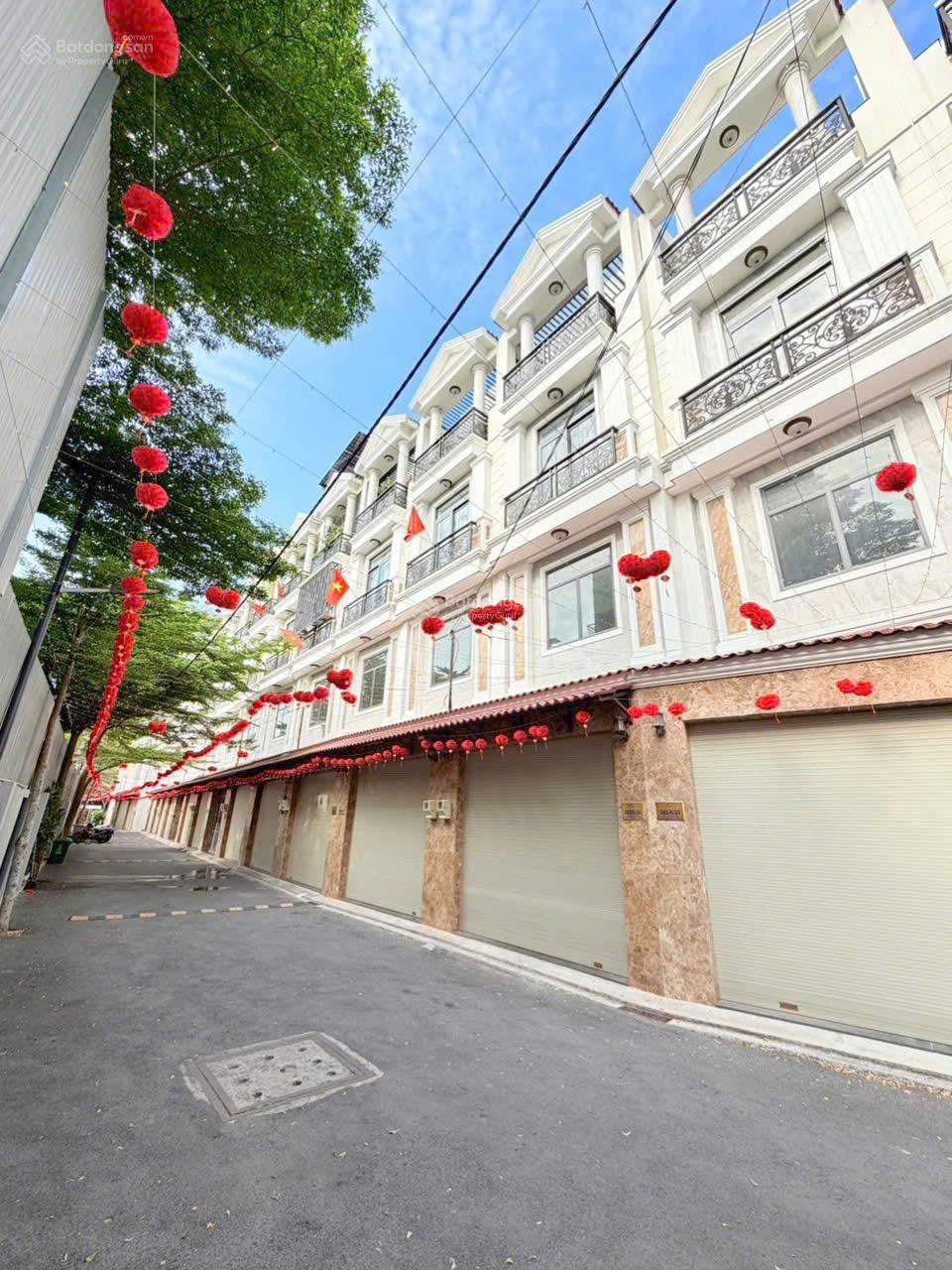 CHỦ GIẢM GIÁ MẠNH BÁN GẤP DÃY NHÀ PHỐ MỚI XÂY ĐƯỜNG 9M THÔNG Ô BÀN CỜ, CÁCH QL13 200M, VIEW SÔNG SG