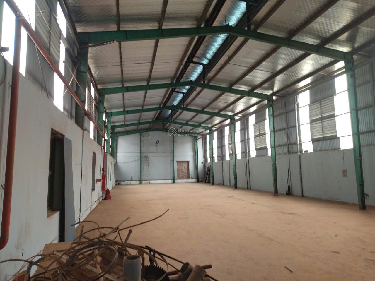 Cho thuê kho xưởng Biên Giang - Hà Đông. DT 500m2, xuất VAT, khung zamin, xe cont đỗ cửa. Giá rẻ