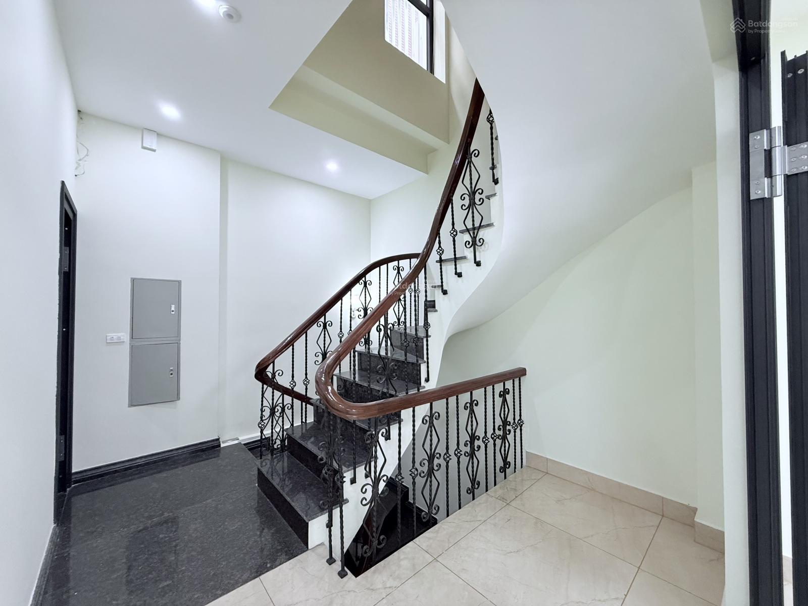 Cho thuê nhà MP Thành Thái, 100m2, 7 tầng, thang máy, nhà đẹp, 65Tr Cho thuê nhà MP Thành Thái, 100m2, 7 tầng, thang máy, nhà đẹp, 65Tr