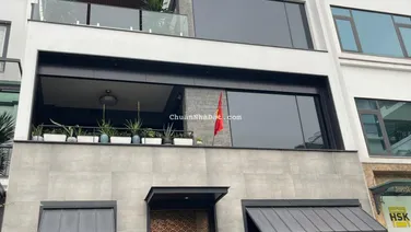 Cho thuê nhà nguyên căn tại Nguyễn Xiển.DT: 55 M* 7 Tầng, MT : 5 M . Thông sàn , THang máy, nhà mới