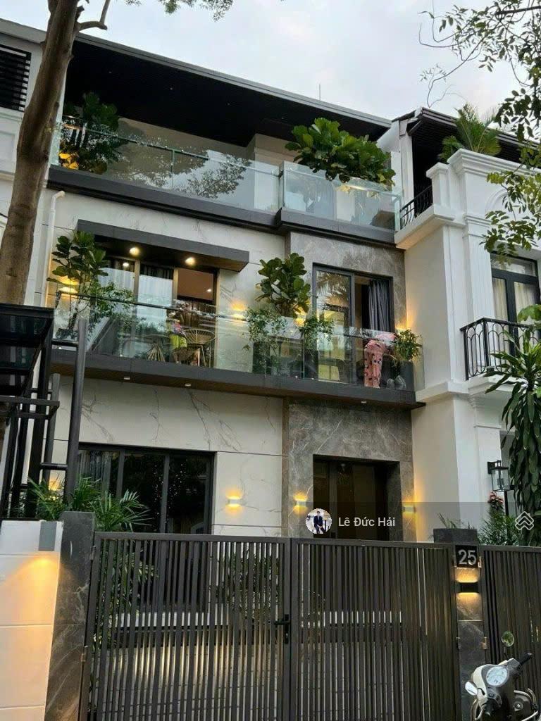 Siêu phẩm ! Cho thuê biệt thự liền kề trung tâm Phú mỹ hưng 4PN nội thất hiện đại . Vào ở ngay