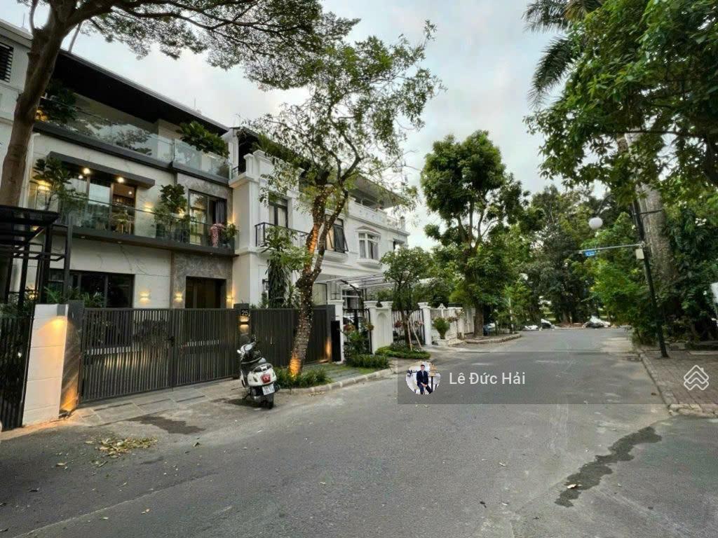 Siêu phẩm ! Cho thuê biệt thự liền kề trung tâm Phú mỹ hưng 4PN nội thất hiện đại . Vào ở ngay