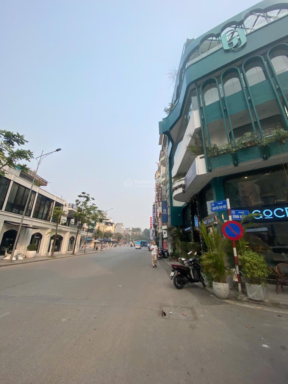 Cho thuê nhà Mặt Phố Bạch Mai, 90m2 3 tầng, mt 6m, vỉa hè kinh doanh giá 60 triệu