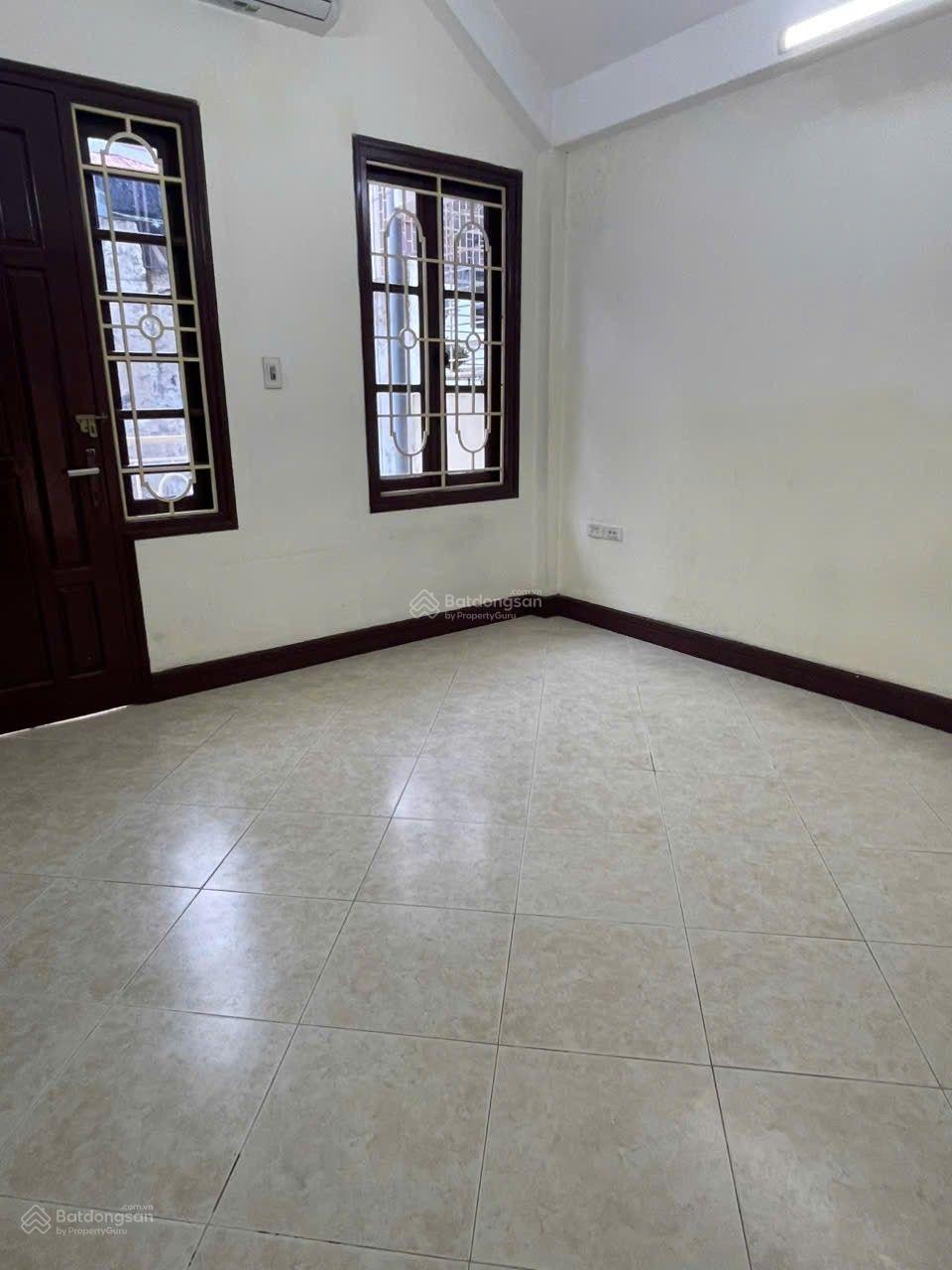 Cho thuê nhà nguyên căn Nguyễn Khang, Trung Yên, Vũ Phạm Hàm. DT 40m2 x 5t.