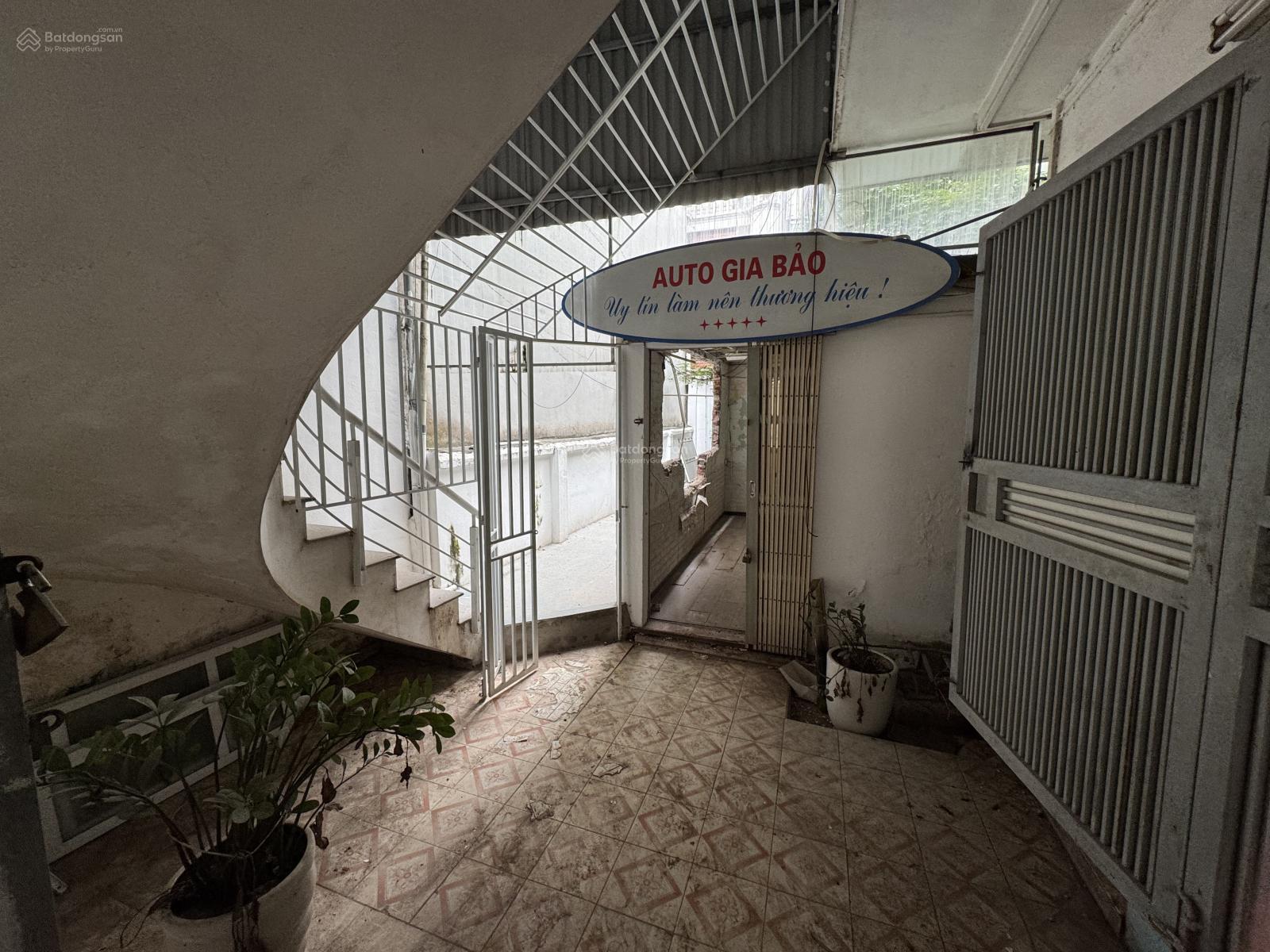 Cho thuê nhà mặt phố Nguyễn Văn Cừ, Phường Long Biên, Hà Nội 190m2 x 3 tầng, giá 45 triệu/tháng