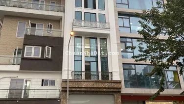 cho thuê tòa văn phòng phố dịch vọng số 22A thành thái DT 110m x 7 tầng 1 hầm có thang máy 60 tr