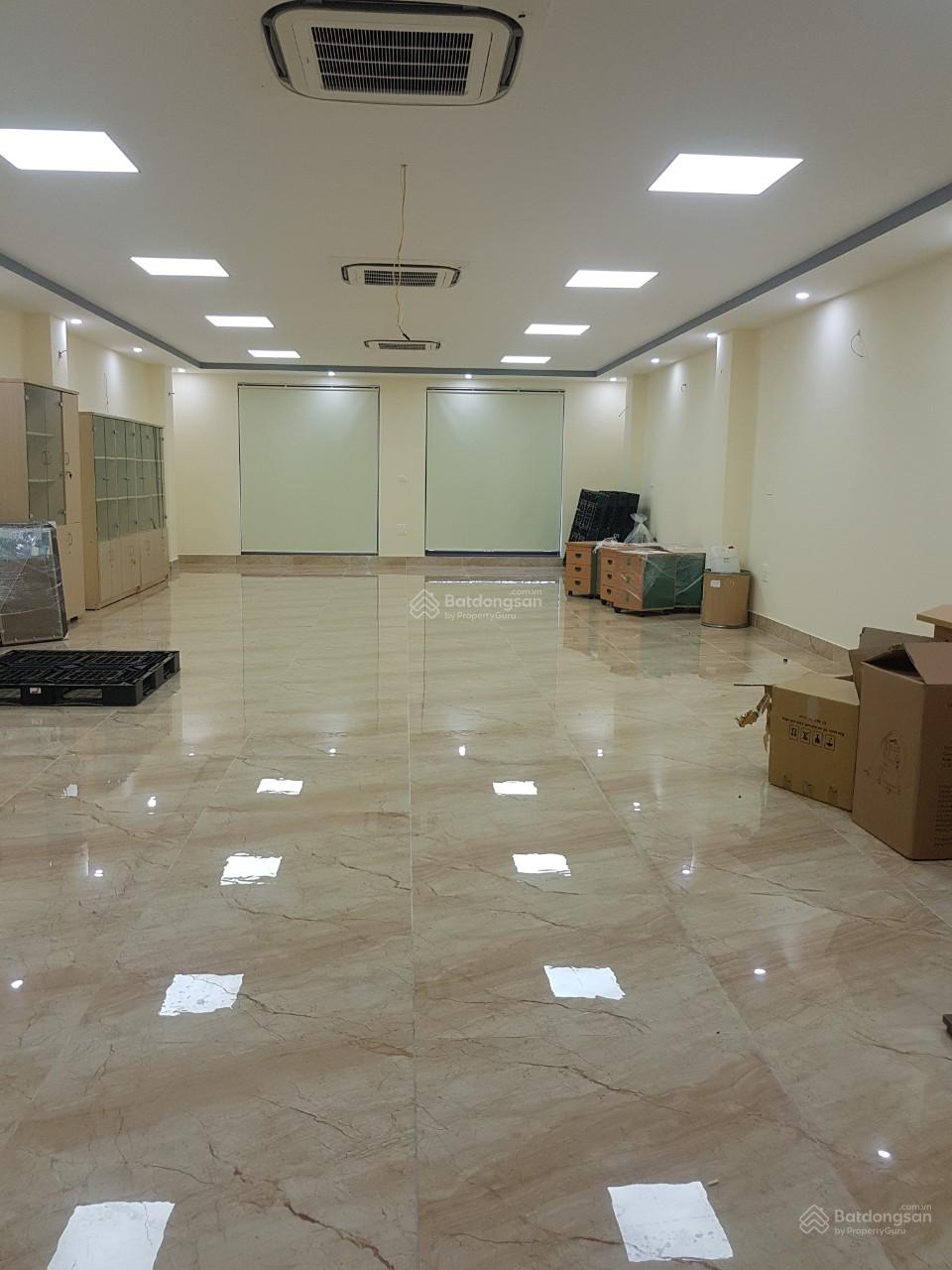 cho thuê tòa văn phòng phố dịch vọng số 22A thành thái DT 110m x 7 tầng 1 hầm có thang máy 60 tr