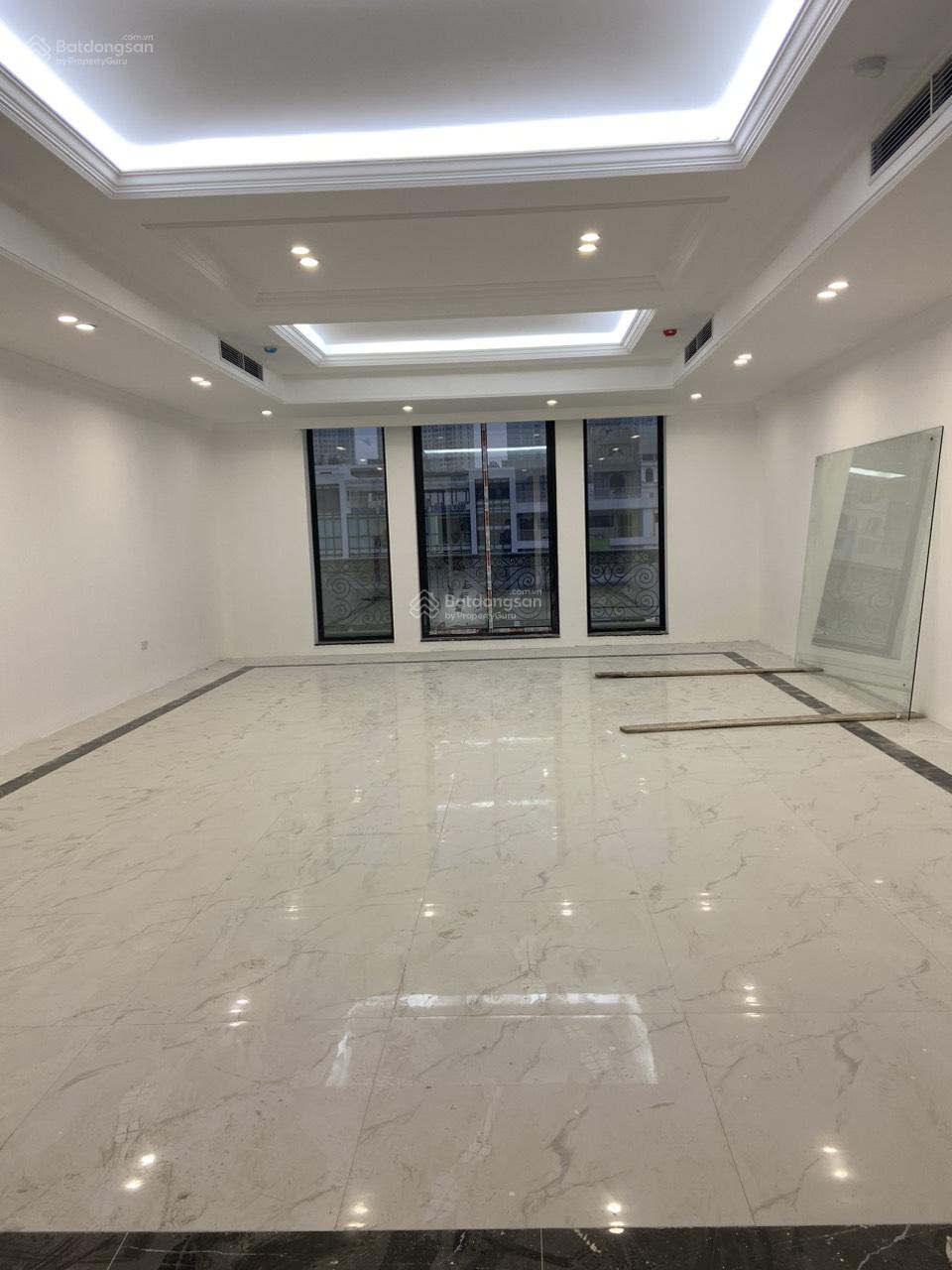 cho thuê tòa văn phòng phố dịch vọng số 22A thành thái DT 110m x 7 tầng 1 hầm có thang máy 60 tr