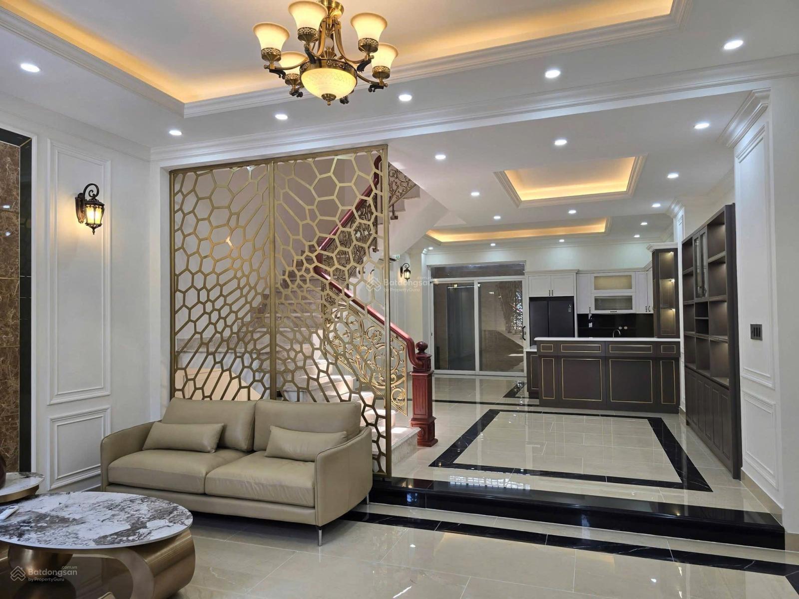 Cho thuê căn biệt thự Tân Cổ Điển 4 phòng ngủ nội thất đẹp mới 100% ngay KDC Phú Hoà