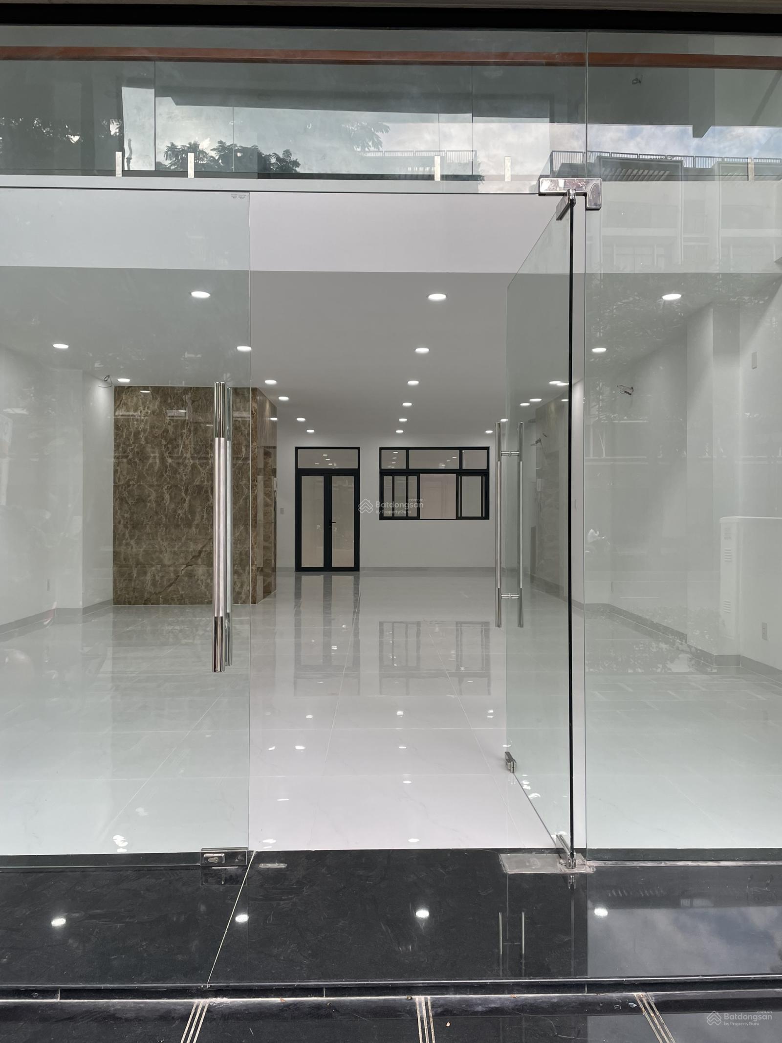 Nguyên căn trục chính Nguyễn Thị Nhung đường rộng 35m DT 7x20m, 6 tầng, thang máy, máy lạnh giá tốt