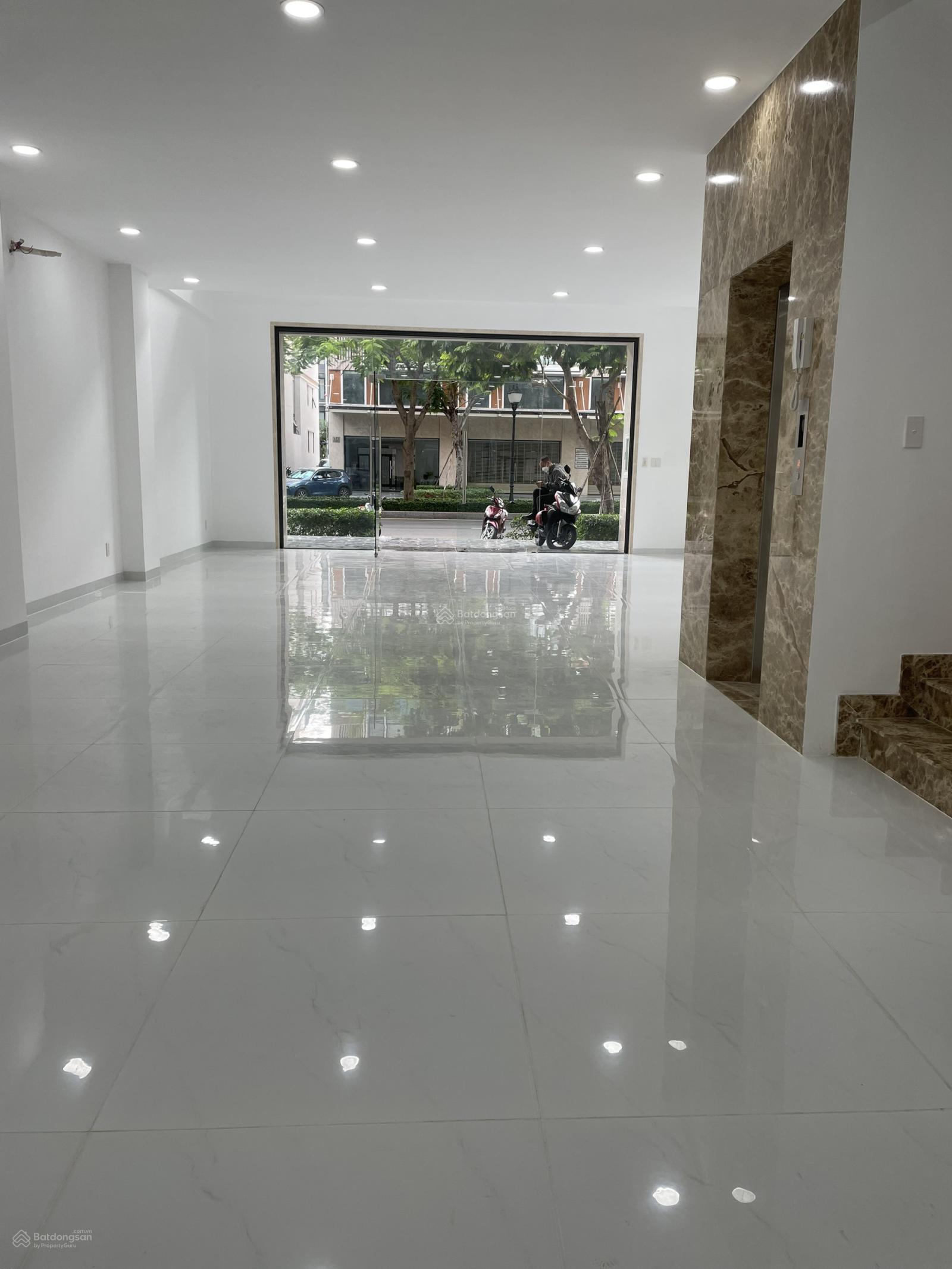 Nguyên căn trục chính Nguyễn Thị Nhung đường rộng 35m DT 7x20m, 6 tầng, thang máy, máy lạnh giá tốt