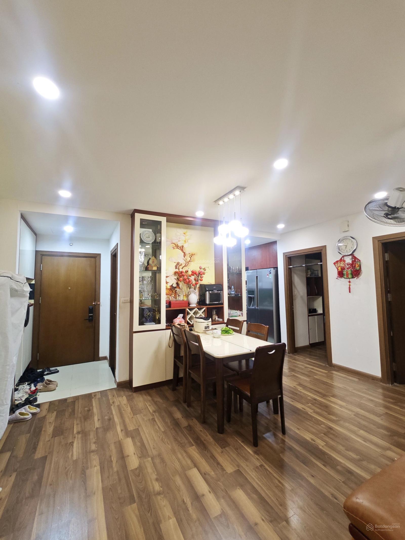 Căn hộ Goldmark City 94m2 3 ngủ 2 wc. Căn góc. Tầng cao. Giá 8 tỷ hơn. Có slot ô tô. LH 0989 388 ***