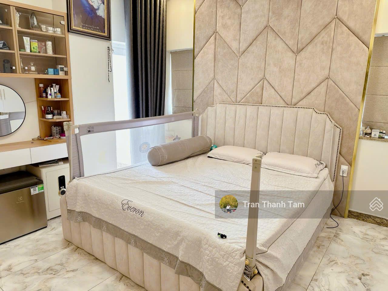 Chính chủ cần bán nhanh căn hộ Oriental Plaza 84m2 2pn 2wc giá 4 tỷ 350. LH 0932 349 *** Thanh Tâm