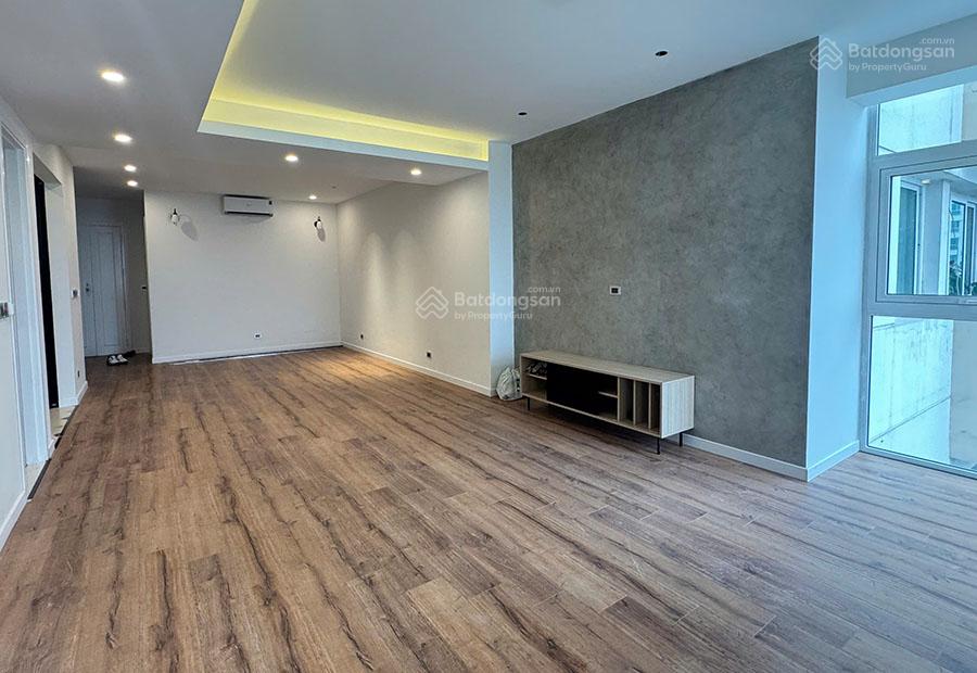 Bán căn hộ ban công Đông Nam sửa mới hoàn toàn, view công viên 65ha