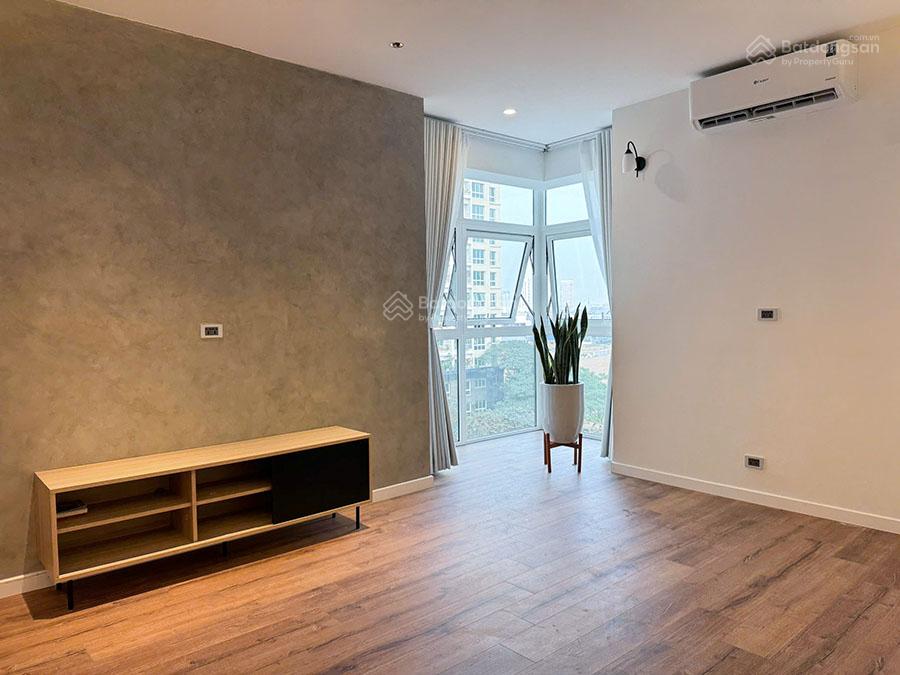 Bán căn hộ ban công Đông Nam sửa mới hoàn toàn, view công viên 65ha