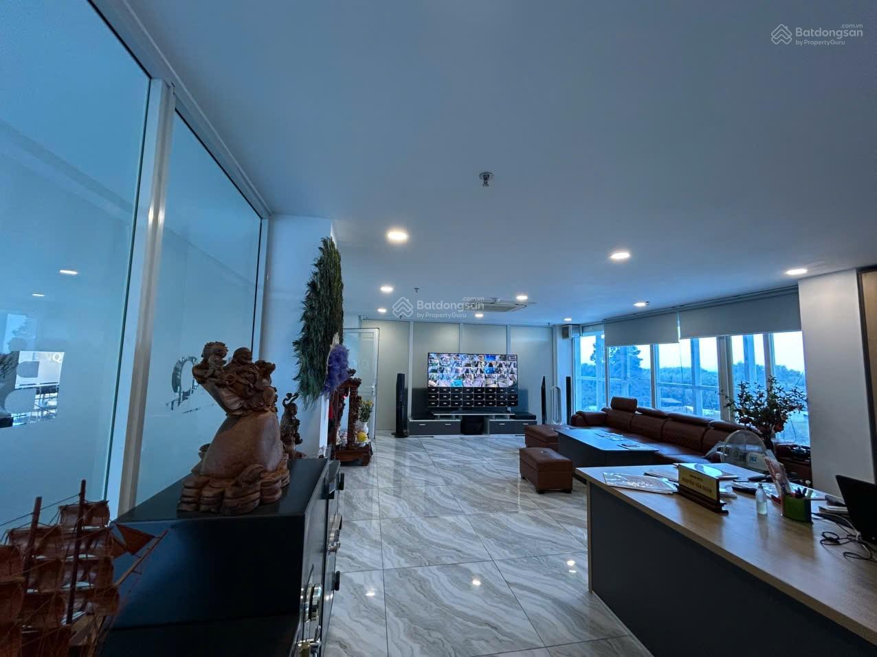 Bán tòa nhà văn phòng công ty mặt tiền Hồ Văn Cống phường Tương Bình Hiệp lô góc vị trí đẹp