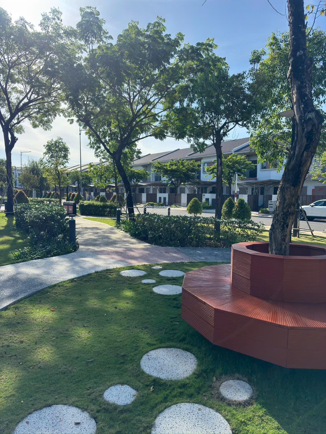 Bán nhà phố 1 trệt 1 lầu view công viên, xách valy vào ở ngay giá bán 3tỷ350