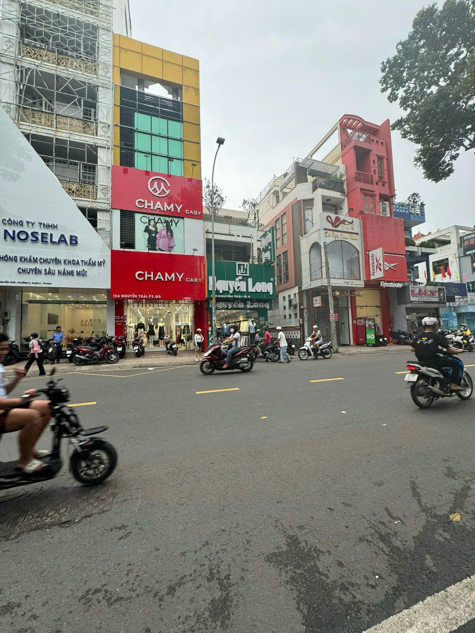 ( Tin Thật ) Mặt Tiền Nguyễn Trãi Đoạn Đẹp - 7x20m - XD: H + 6 Tầng - HDT: 180tr/tháng - Giá: 60 Tỷ