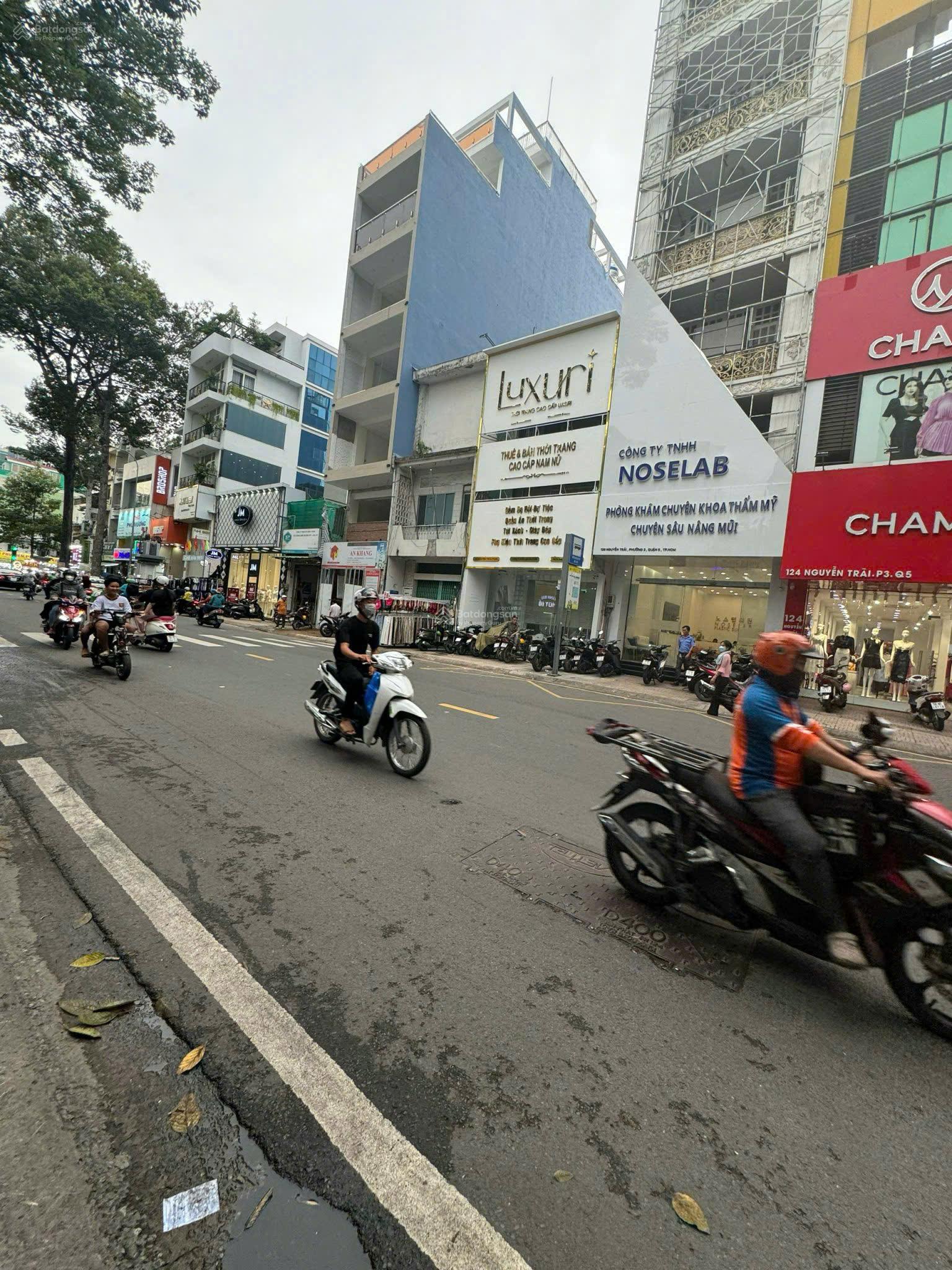 ( Tin Thật ) Mặt Tiền Nguyễn Trãi Đoạn Đẹp - 7x20m - XD: H + 6 Tầng - HDT: 180tr/tháng - Giá: 60 Tỷ