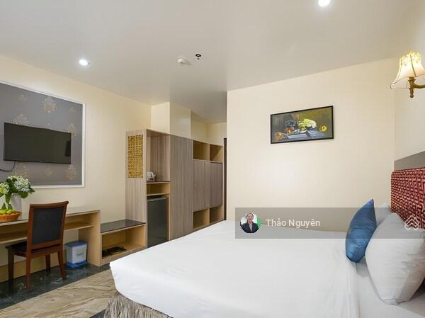 Bán khách sạn mặt tiền Hồ Nghinh - vị trí vip 2 mặt tiền- giá đầu tư 1XX tỷ, lh:0905 001 *** Bán khách sạn mặt tiền Hồ Nghinh - vị trí vip 2 mặt tiền- giá đầu tư 1XX tỷ, lh:0905 001 ***