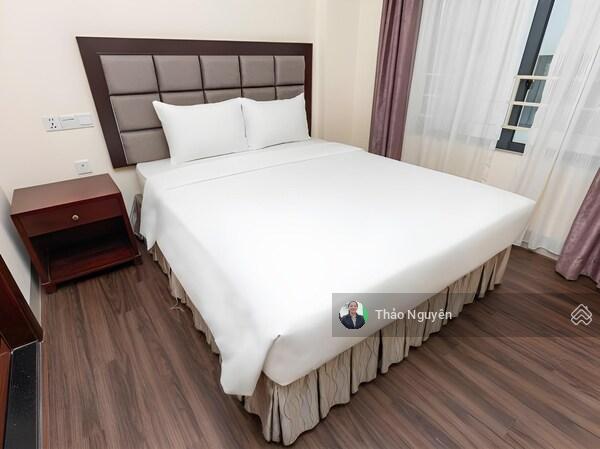 Bán khách sạn mặt tiền Hồ Nghinh - vị trí vip 2 mặt tiền- giá đầu tư 1XX tỷ, lh:0905 001 *** Bán khách sạn mặt tiền Hồ Nghinh - vị trí vip 2 mặt tiền- giá đầu tư 1XX tỷ, lh:0905 001 ***