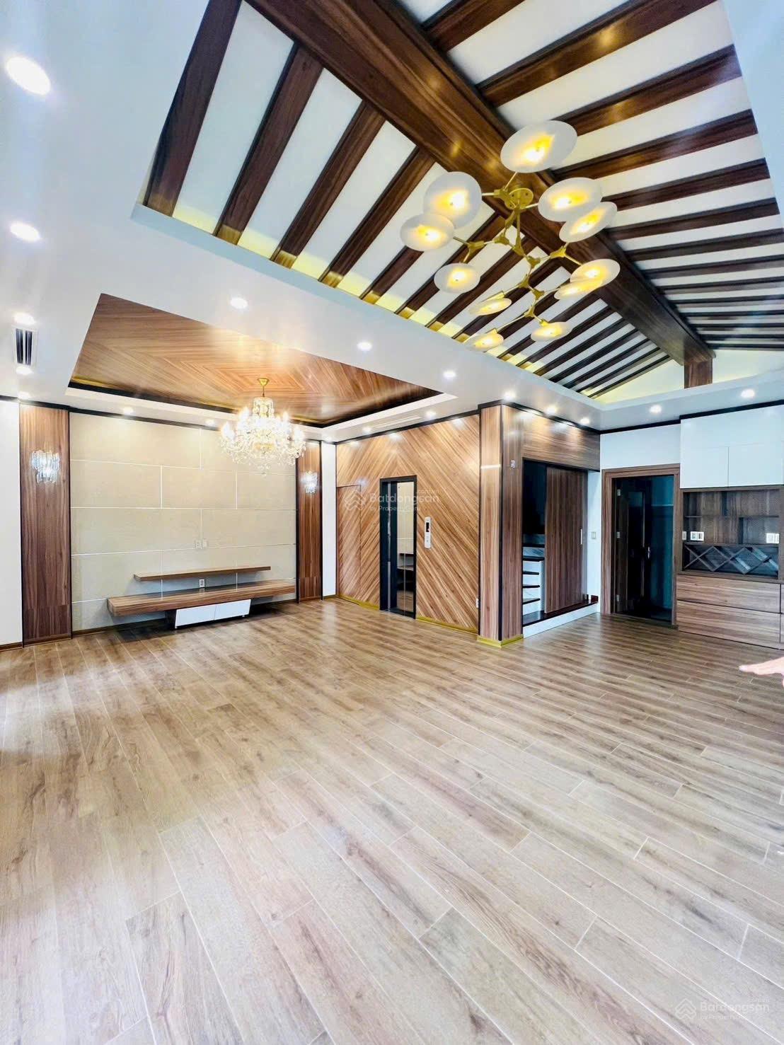 Song lập 144m siêu đẹp, vị trí VIP, hoàn thiện đẳng cấp thang máy.