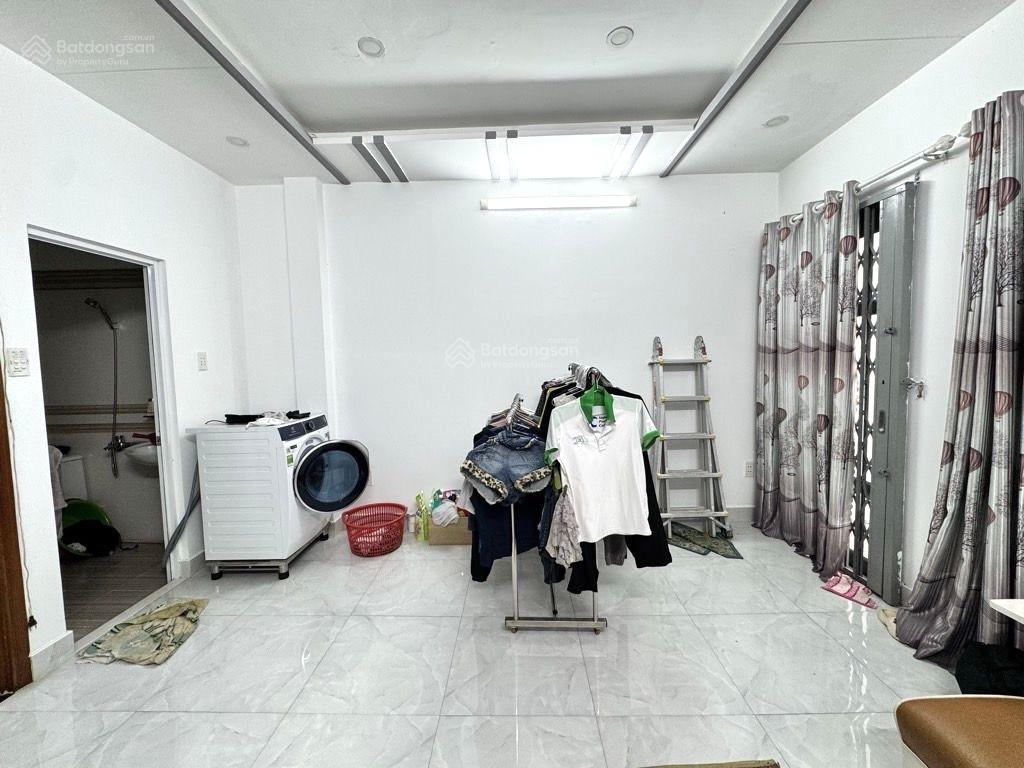 Nhà chính chủ - sát mặt tiền Huỳnh Văn Bánh, Phú Nhuận - 5 tầng 4 phòng ngủ lớn