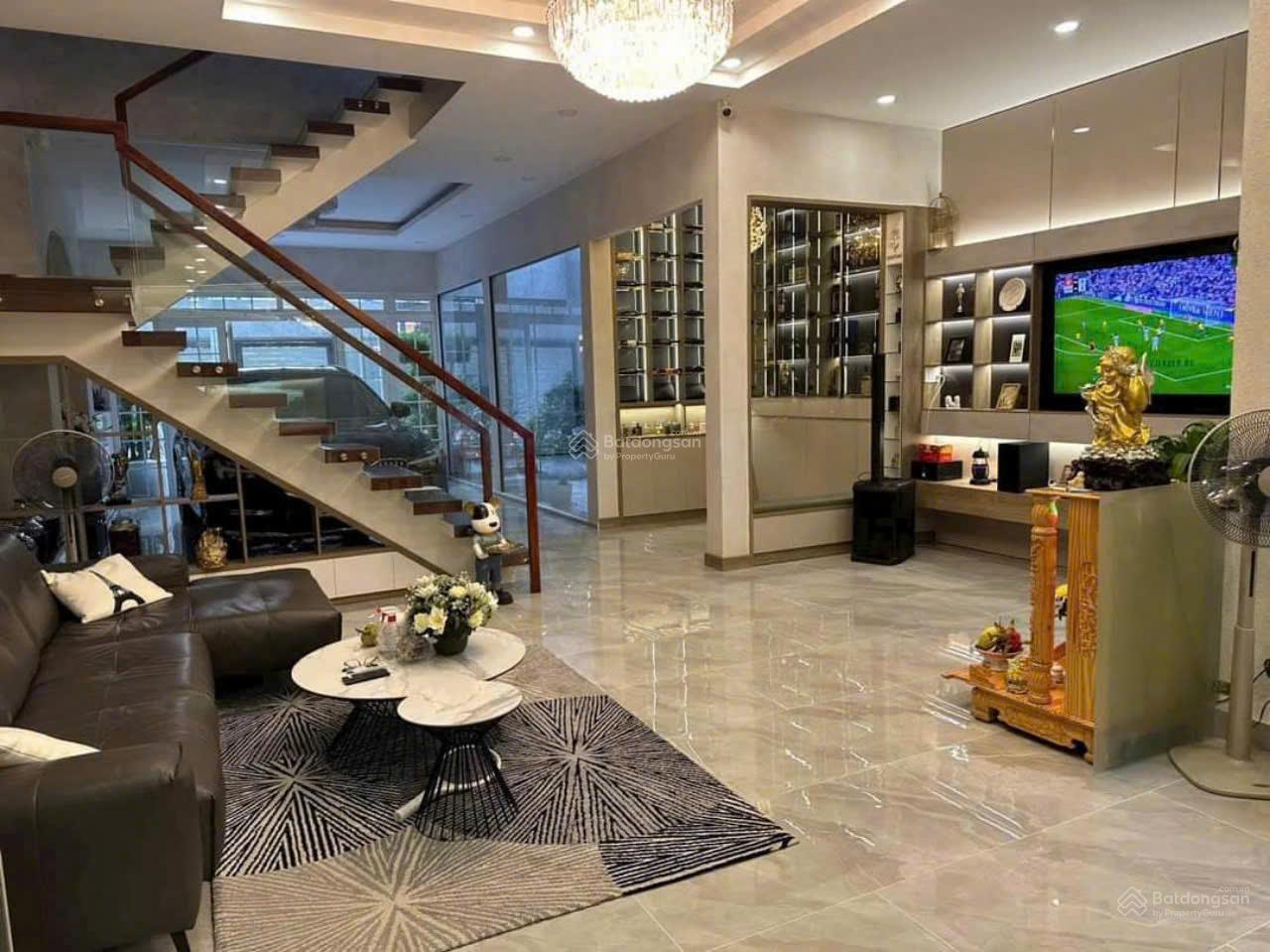 Cần cho thuê biệt thự ngang 8m góc 2MT đường Hoa Mai P. 2 Q. Phú Nhuận gần khúc giao Hoa Phượng