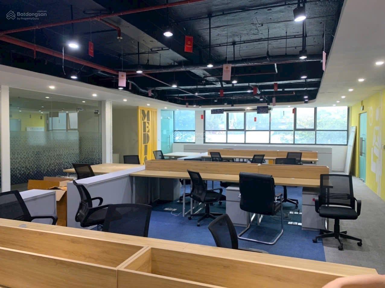 Cho thuê văn phòng full nội thất Phú Nhuận || DT: 500m2 - sẵn fitout nội thất