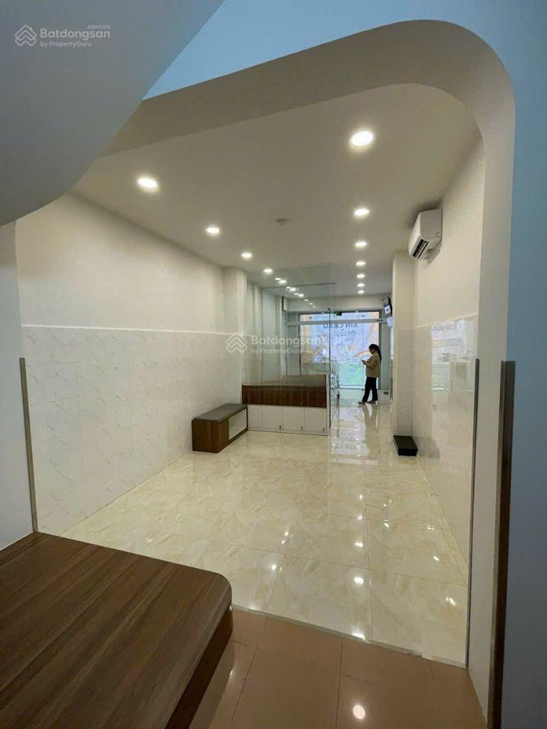 Mặt tiền KD đường Bà Hạt P.9 quận 10 (3,55m x 17m, trệt, 3 lầu, ST 6PN)