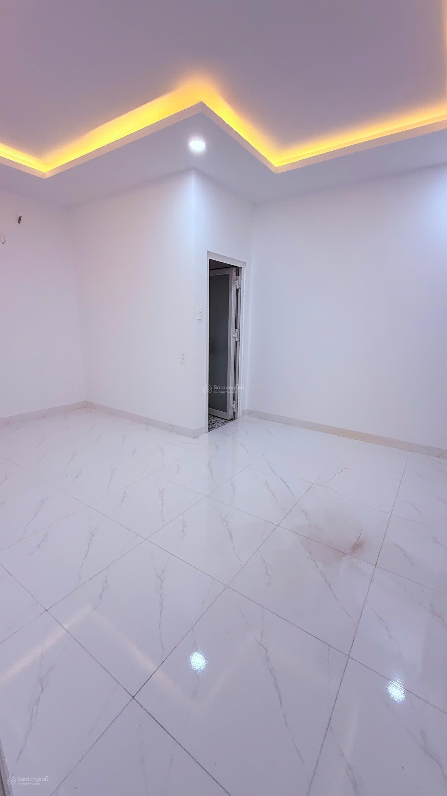 Cực phẩm - nhà 3 tầng mặt tiền ĐS P Linh Xuân - DT: 100m2 - giá 6,2 tỷ - (5x20)