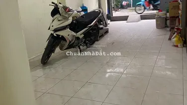 Cho thuê kho 85m2 riêng biệt tầng 1 đường Hồng Hà, Ba Đình, 7,5tr tải 2,5 tấn đỗ cửa kho.