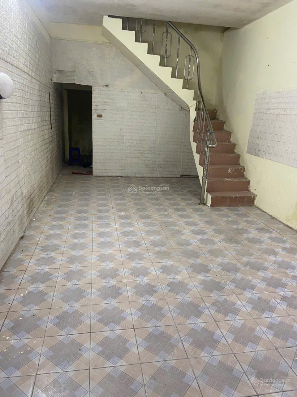 Cho thuê kho 85m2 riêng biệt tầng 1 đường Hồng Hà, Ba Đình, 7,5tr tải 2,5 tấn đỗ cửa kho. Cho thuê kho 85m2 riêng biệt tầng 1 đường Hồng Hà, Ba Đình, 7,5tr tải 2,5 tấn đỗ cửa kho.