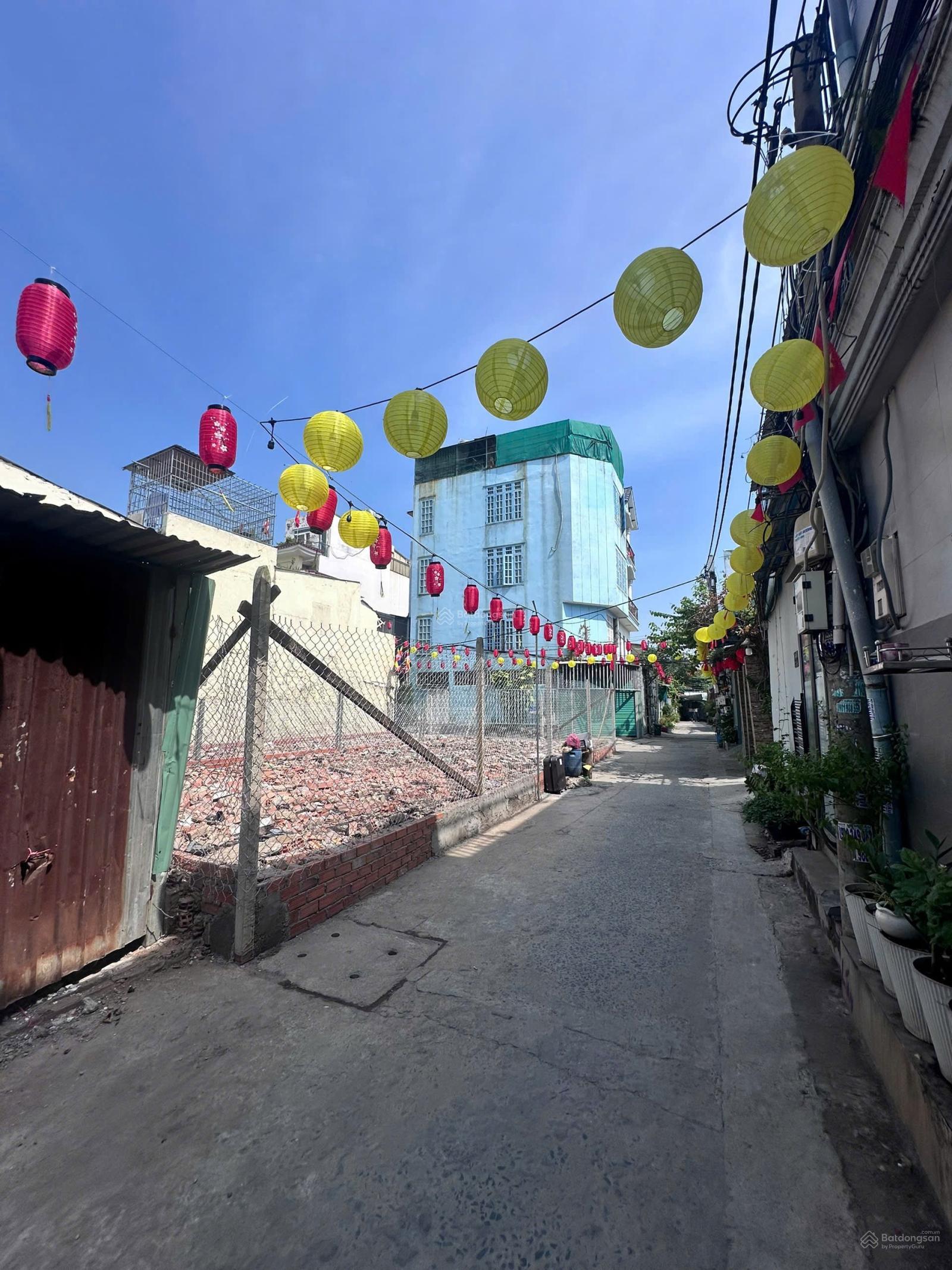 Bán gấp đất ngay Gigamall Phạm Văn Đồng. Giá 6.8 tỷ/69m2 Bán gấp đất ngay Gigamall Phạm Văn Đồng. Giá 6.8 tỷ/69m2