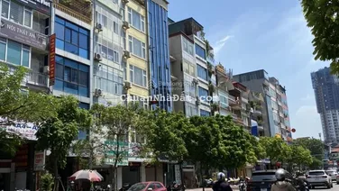 Bán mặt phố Nguyễn Văn Huyên gần CV Cầu Giấy. DT 83 m², MT 4.5 m. 2 mặt phố KD sầm uất. Giá 49.8 tỷ
