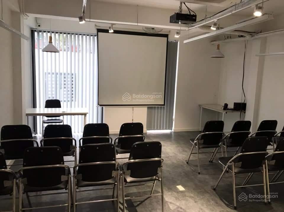 Bán mặt phố Nguyễn Văn Huyên gần CV Cầu Giấy. DT 83 m², MT 4.5 m. 2 mặt phố KD sầm uất. Giá 49.8 tỷ