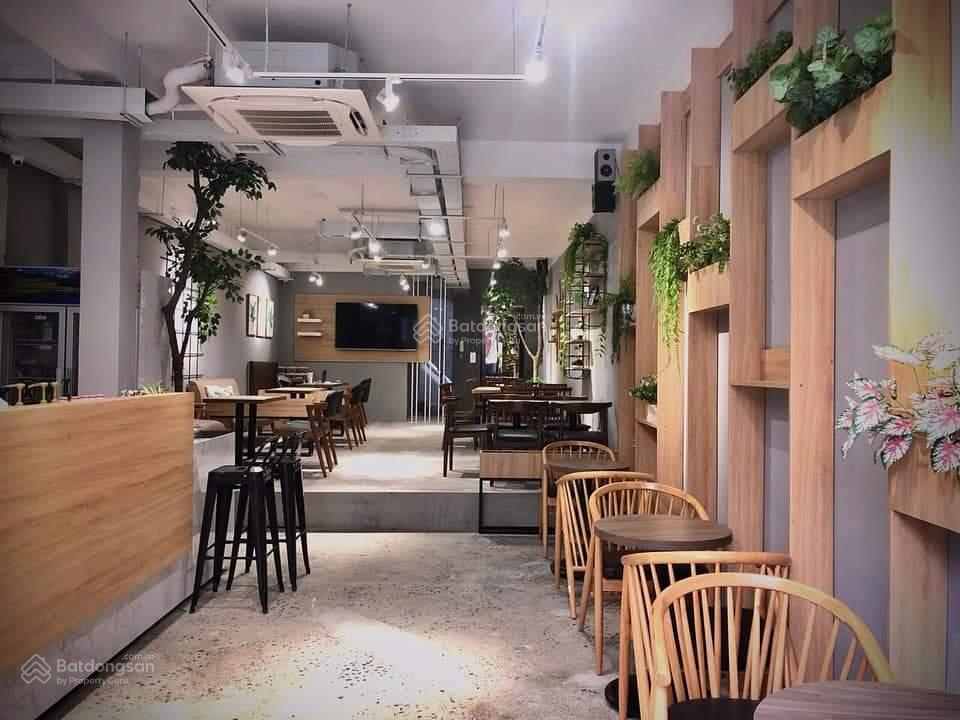 Bán mặt phố Nguyễn Văn Huyên gần CV Cầu Giấy. DT 83 m², MT 4.5 m. 2 mặt phố KD sầm uất. Giá 49.8 tỷ