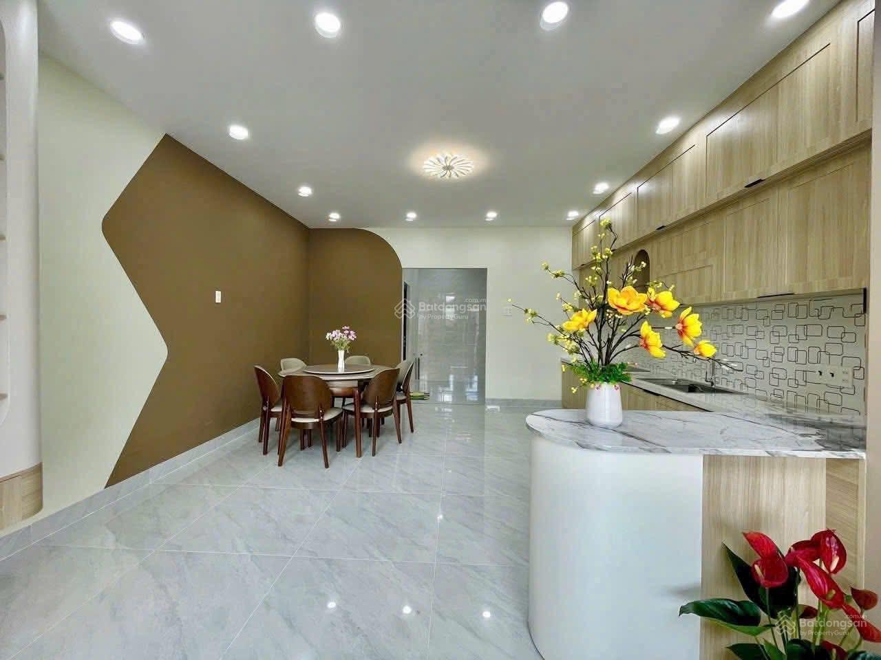 Siêu rộng-nhà trung tâm P5, đường Đoàn Thị Nghiệp. DT: 5x18 có 2PN2WC hướng Tây Nam, giá 2,3 tỷ TL