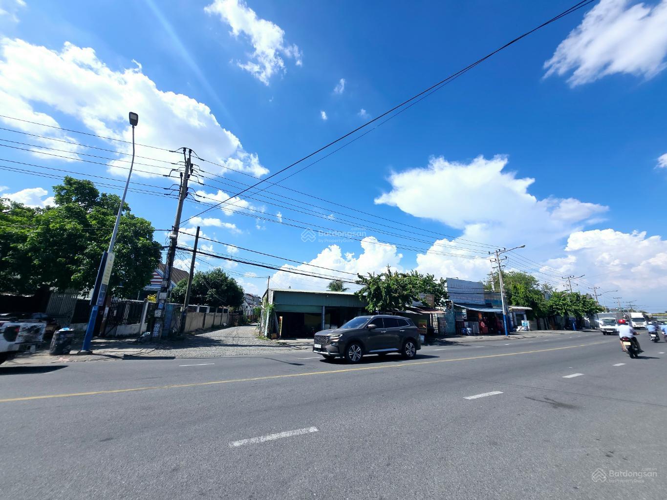 Bán lô góc mặt tiền ĐT743B trung tâm Dĩ An - Bình Dương DT: 2660m1 (28.2m x 110m) - chỉ: 75 tỷ TL