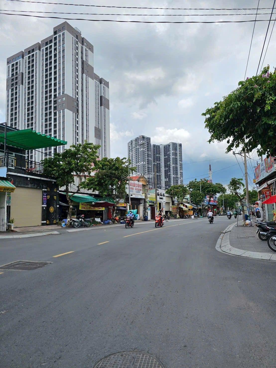 MT vip kinh doanh. Xây building đẹp 6 lầu. Làm trưng bày showroom, VP, TT ngoại ngữ..., trường