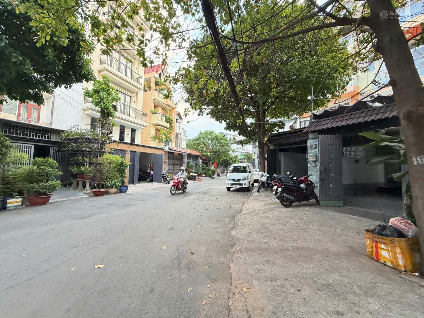 5 tầng đường 12m thông có lề đường Lê Đức Thọ, chỉ 9,6 tỷ