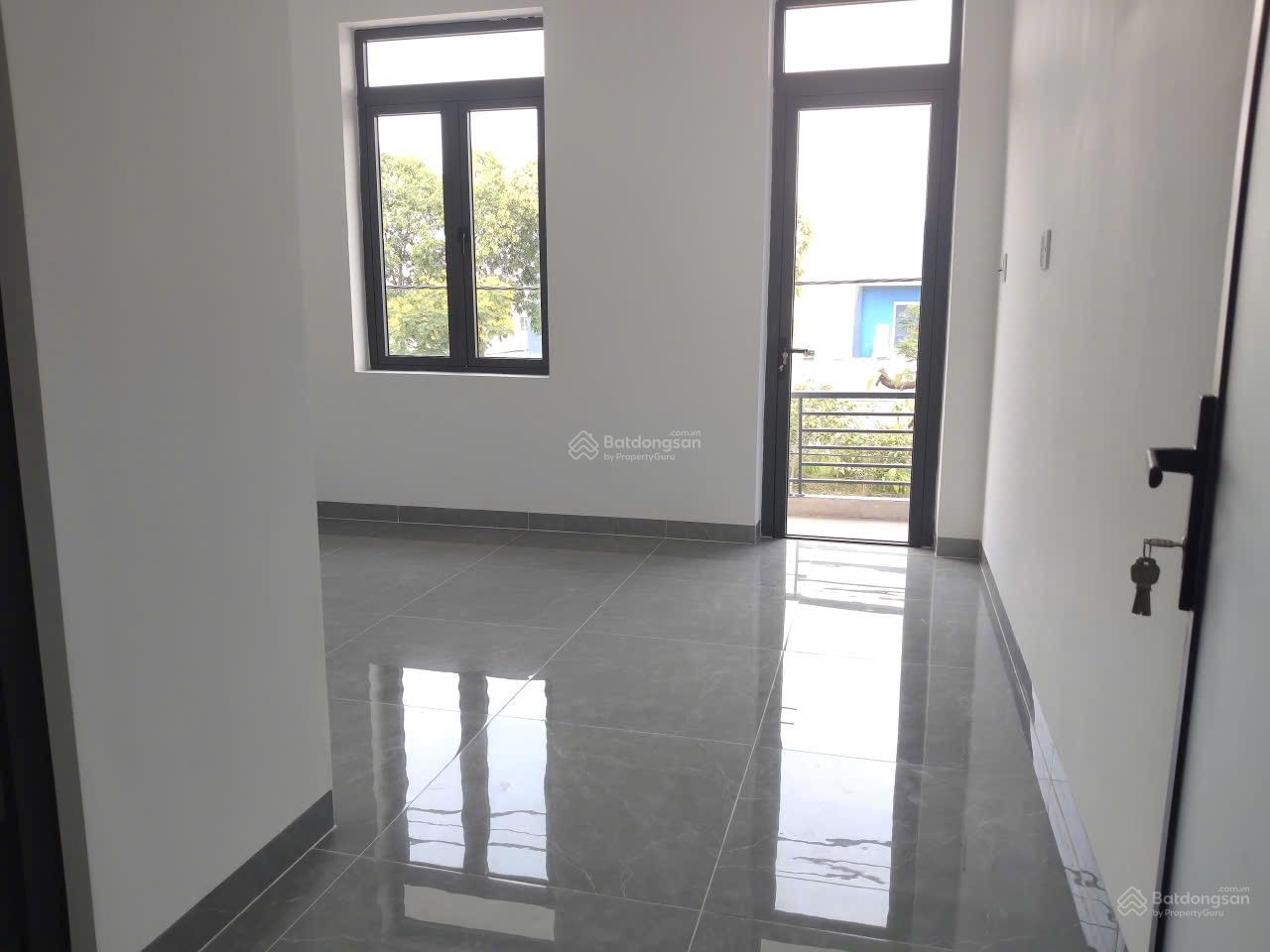 Cho thuê nhà 1 trệt, 3 lầu mặt tiền đường Nam Kì Khởi Nghĩa, P Bình Dương