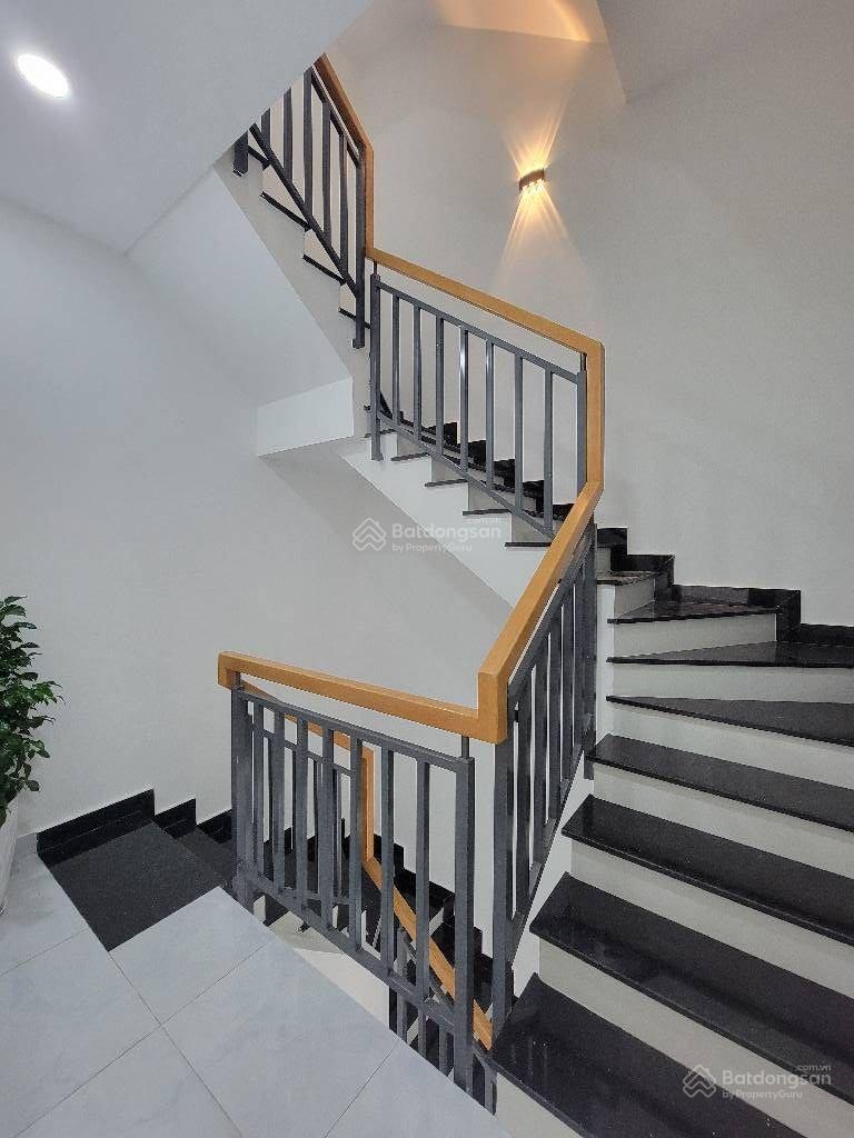 Nhà mới 4 tầng hẻm xe hơi tránh đường Dương Quảng Hàm chỉ 7,75 tỷ