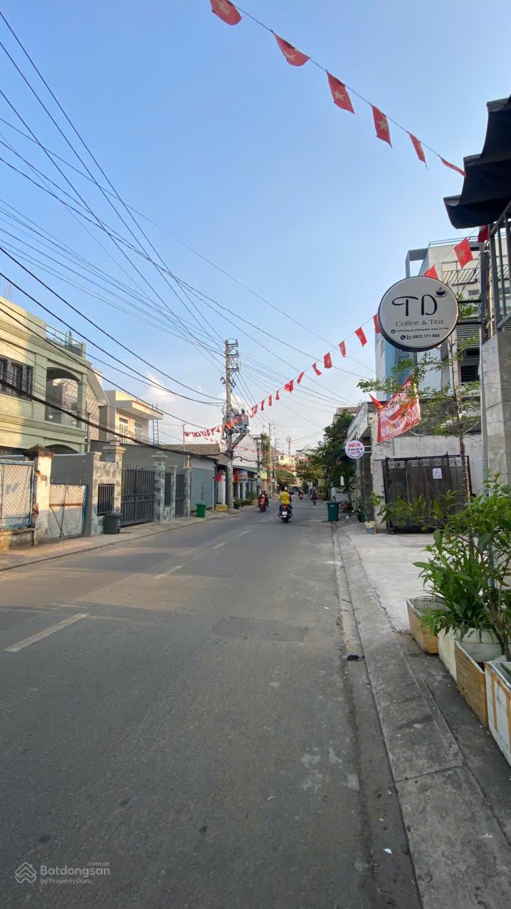 Bán đất tặng nhà cấp 4, 276 m2 (Ngang 9 mét), sô hồng, mặt tiền đường 42, bán 20 tỷ thương lượng Bán đất tặng nhà cấp 4, 276 m2 (Ngang 9 mét), sô hồng, mặt tiền đường 42, bán 20 tỷ thương lượng