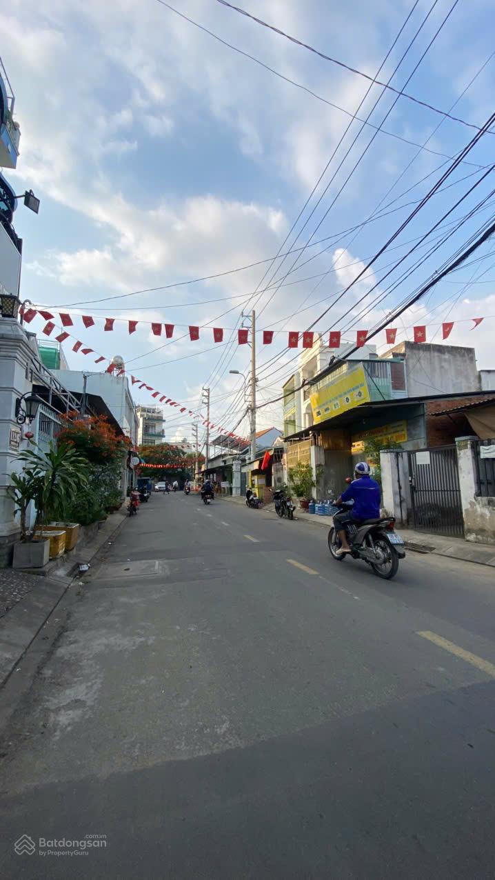 Bán đất tặng nhà cấp 4, 276 m2 (Ngang 9 mét), sô hồng, mặt tiền đường 42, bán 20 tỷ thương lượng Bán đất tặng nhà cấp 4, 276 m2 (Ngang 9 mét), sô hồng, mặt tiền đường 42, bán 20 tỷ thương lượng