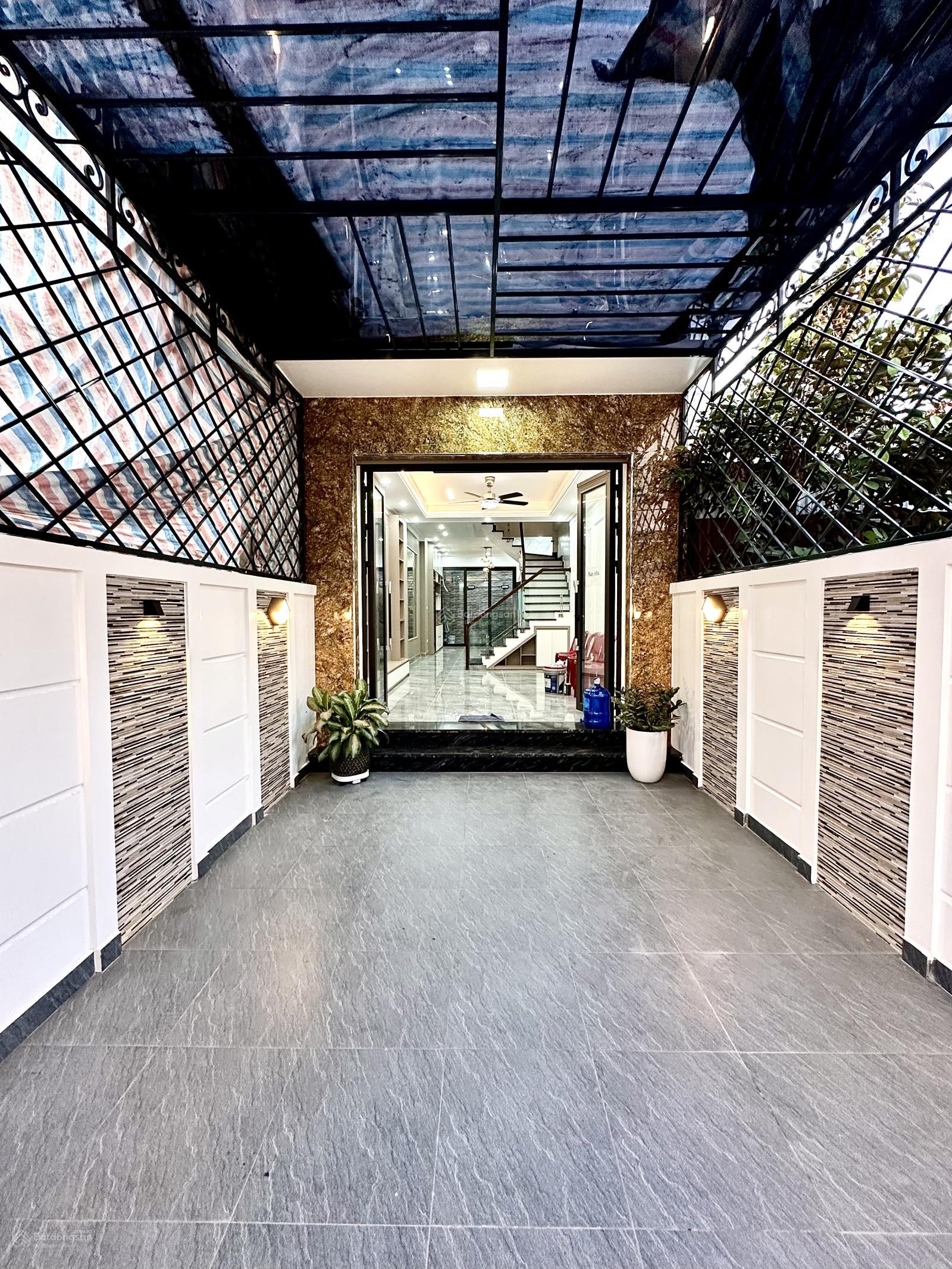 Nhà độc lập sân cổng riêng mặt ngõ Phủ Thượng Đoạn