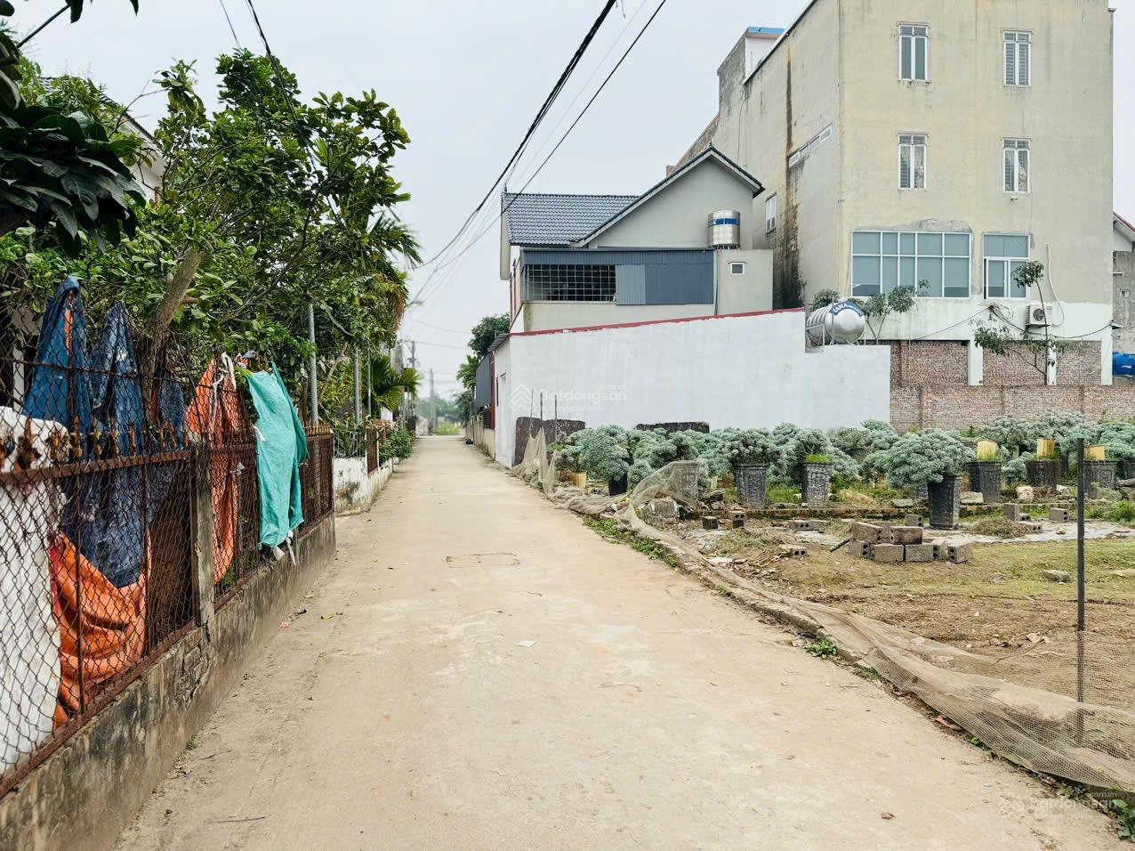 Nhỉnh 2 tỷ sở hữu ngay 50m2 Vĩnh Tuy đường ô tô, vị trí trung tâm, bao quanh đầy đủ tiện ích