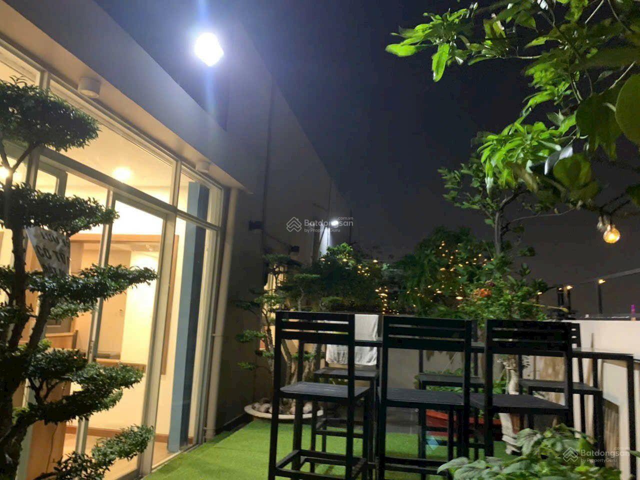 Penhouse sân vườn 180m2 giá chỉ bằng căn nhà nhỏ Penhouse sân vườn 180m2 giá chỉ bằng căn nhà nhỏ