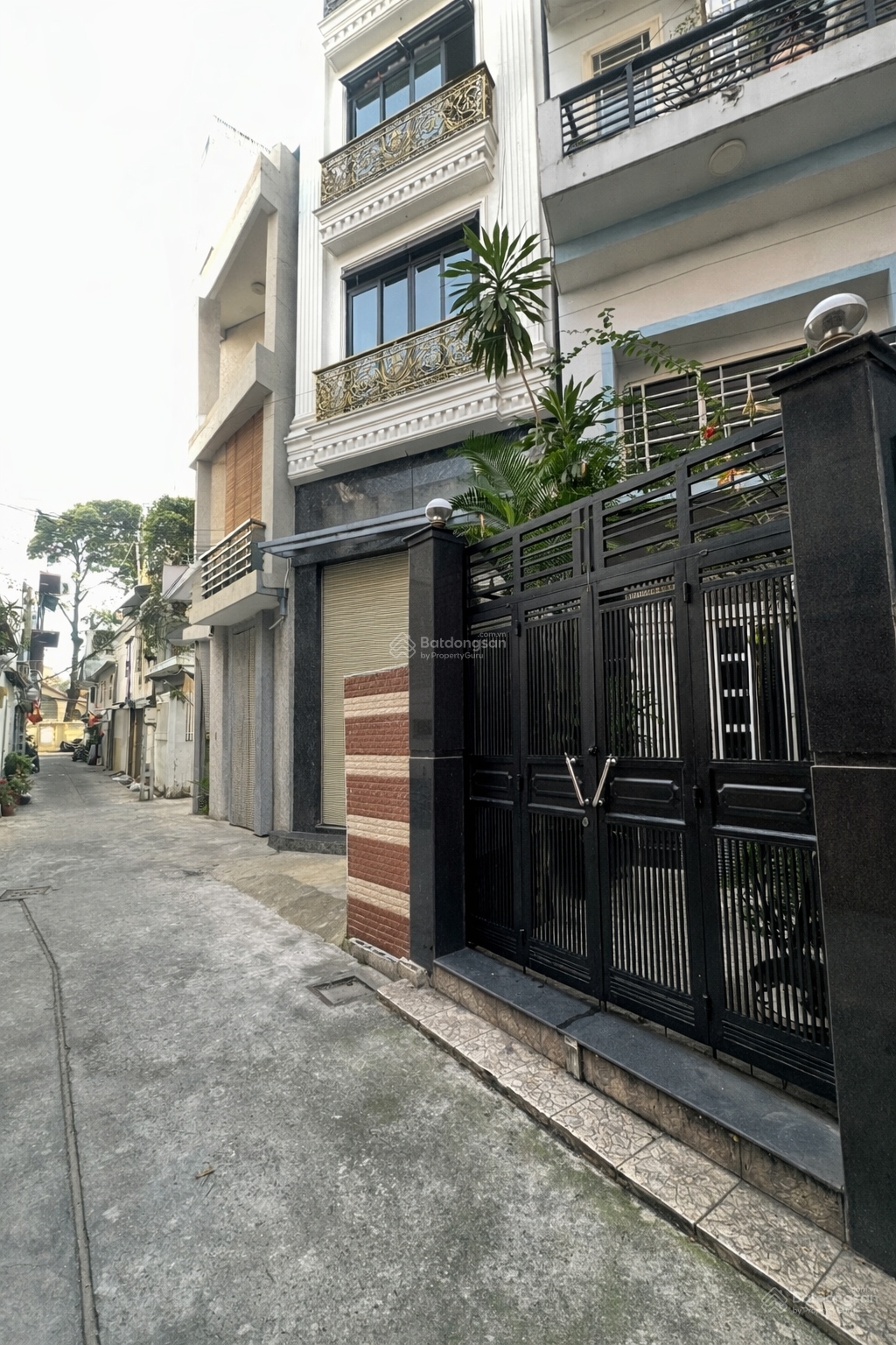 Bán nhà hẻm xe hơi cạnh Hà Đô Quận 10 - ngang 4,5m - 5PN - 5 tầng giao dịch ngay