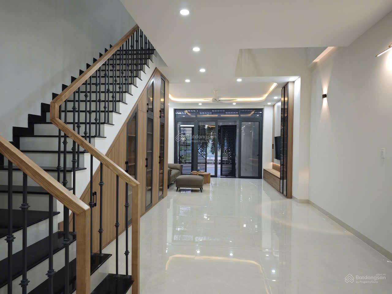 Cho thuê nhà phố Centana Trường Lưu đường vào chung cư. Vừa ở vừa kinh doanh